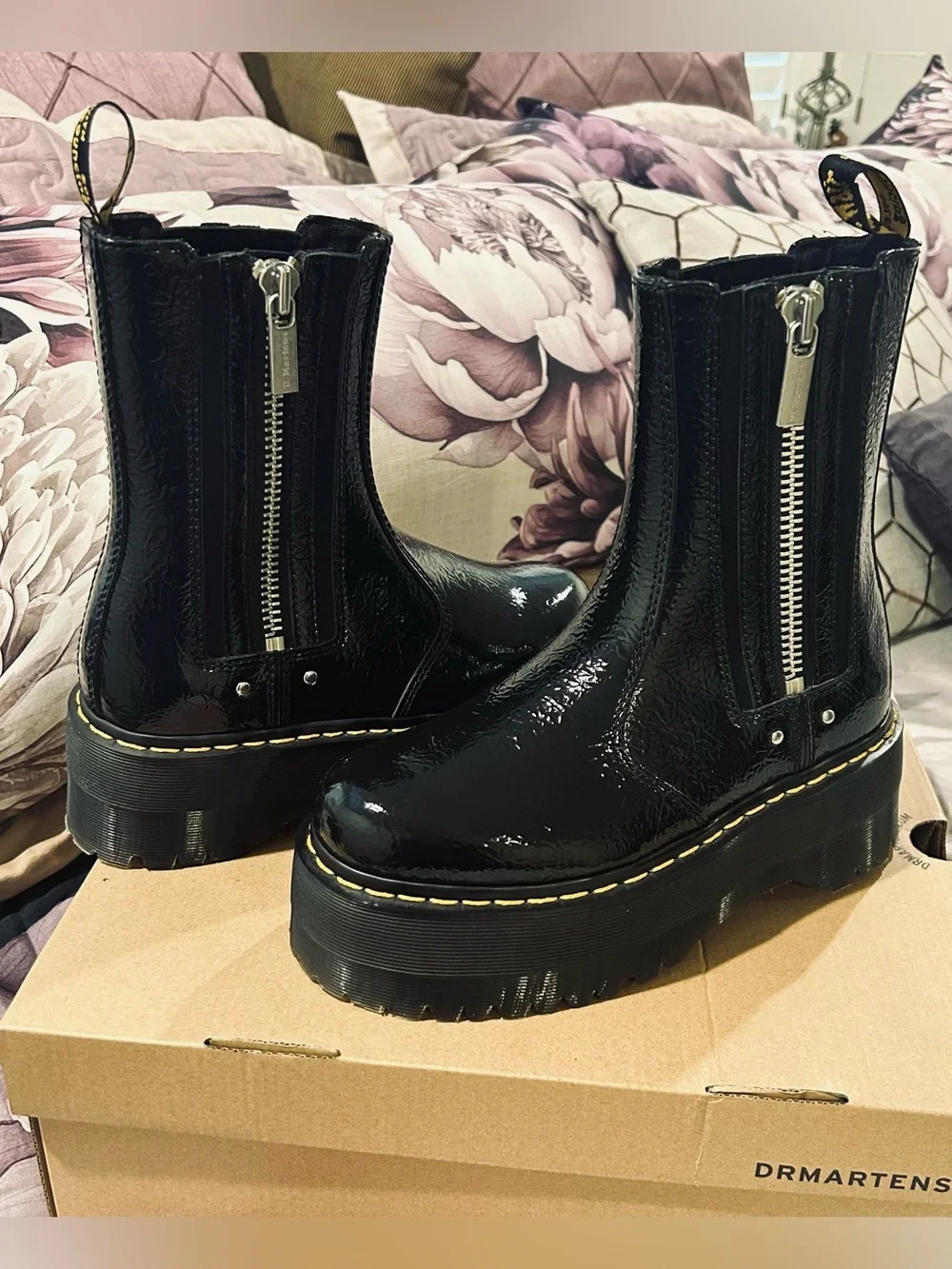 DR. MARTENS 2976 MAX DISTRESSED PATENT CHELSEA PLATFORM BOOTS, SZ 8, NEW, $220.
